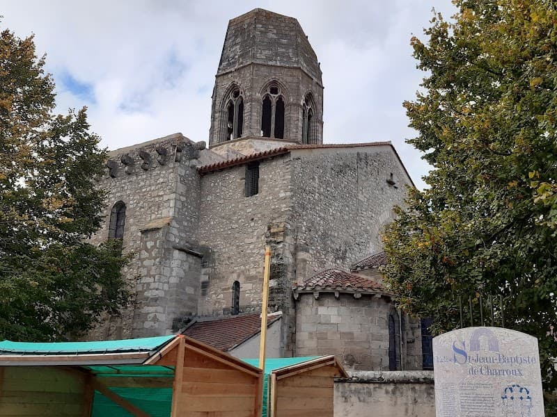 Le village de Charroux (Plus Beaux Villages de France) (5)